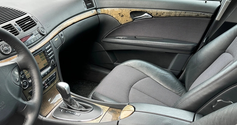 Mercedes-Benz Klasa E cena 29900 przebieg: 295189, rok produkcji 2002 z Elbląg małe 667